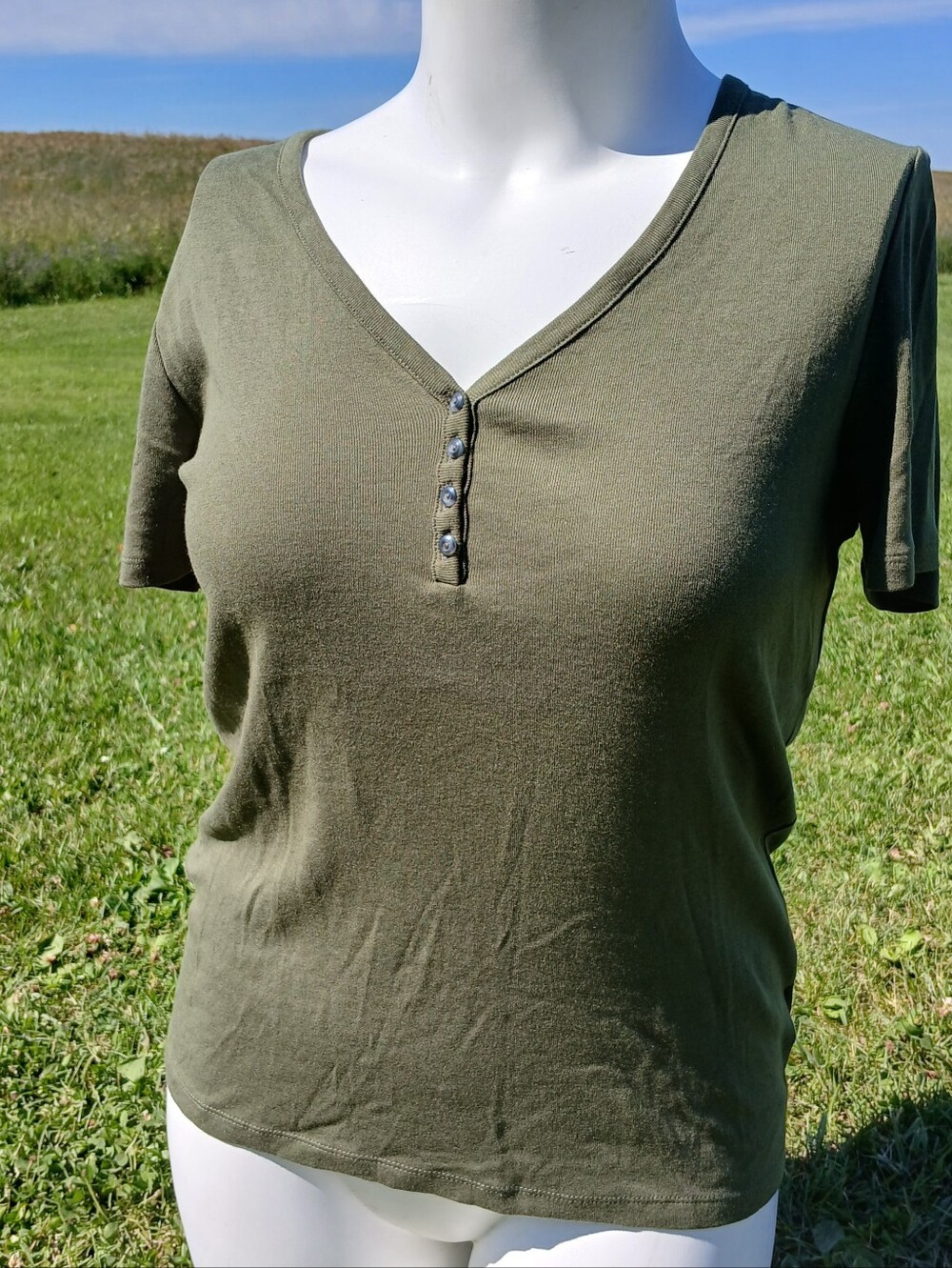 GAP Olive Green Shirt Top Basic V-neck with Buttons Classic Never Worn size XL